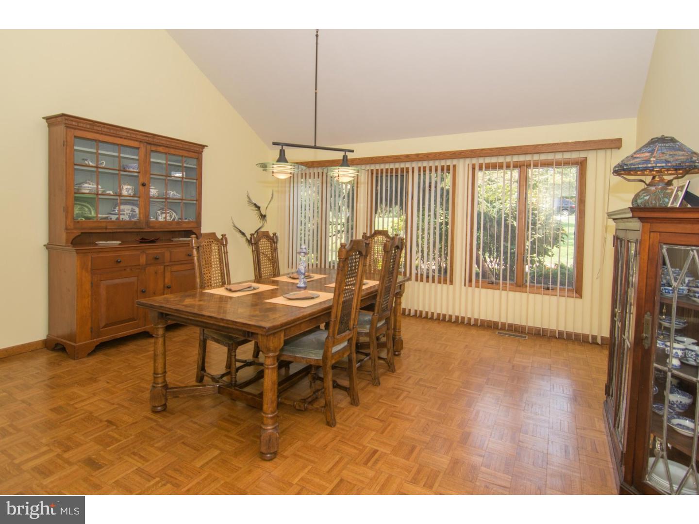 580 Summit Lane Riegelsville, PA 18077 - Photo 4 of 25 Dining Room