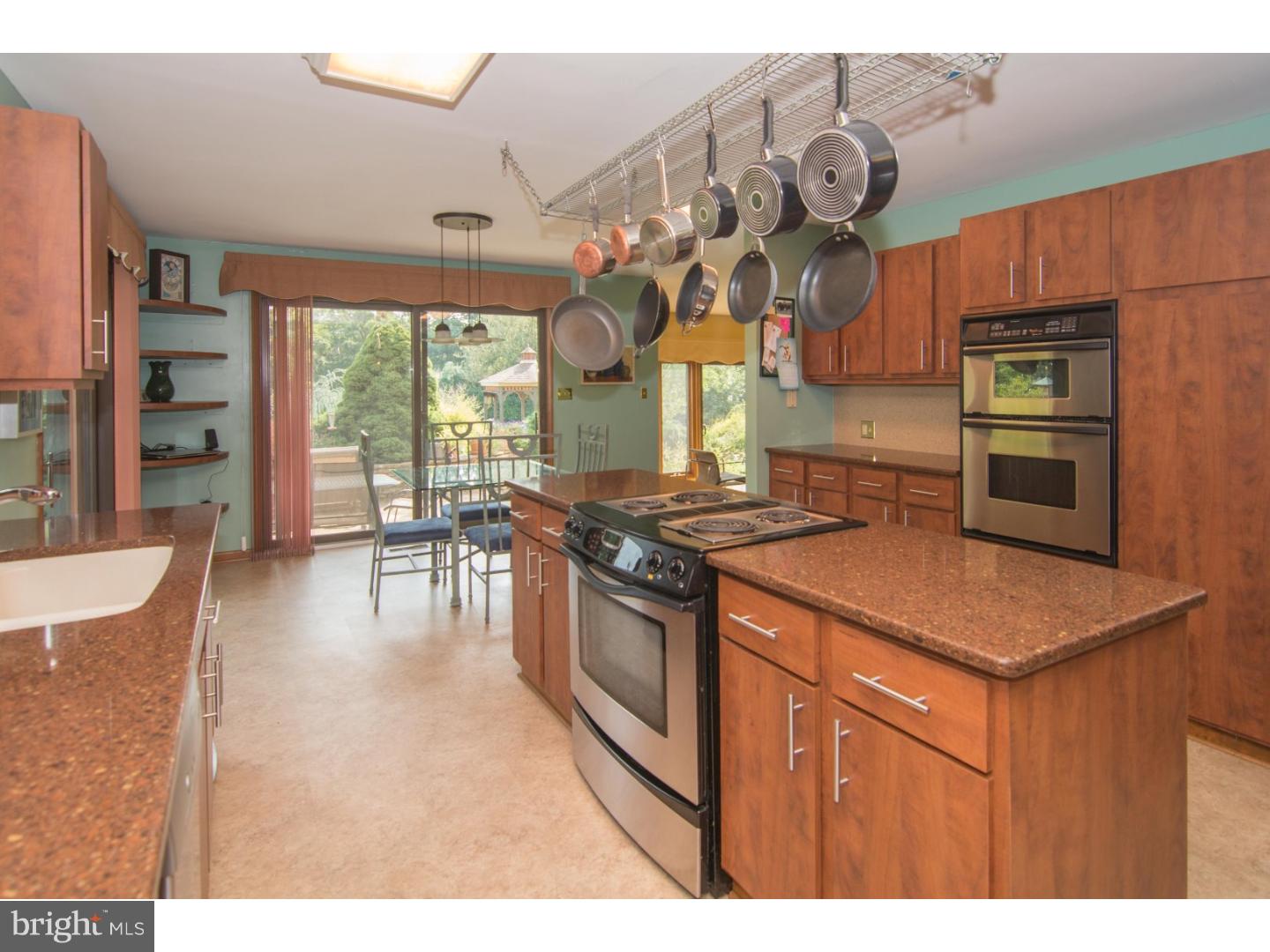 580 Summit Lane Riegelsville, PA 18077 - Photo 8 of 25 Kitchen