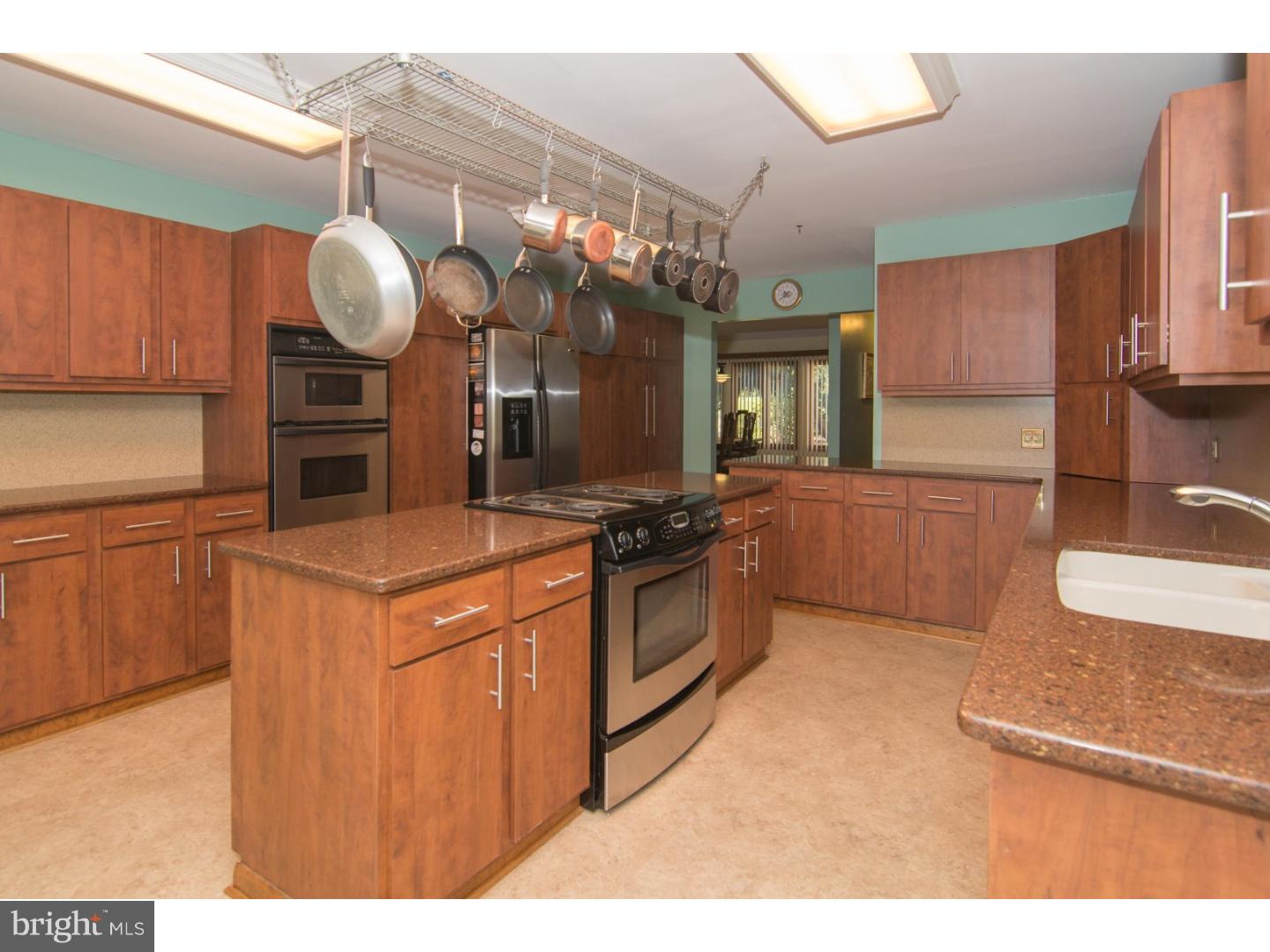 580 Summit Lane Riegelsville, PA 18077 - Photo 9 of 25 Kitchen