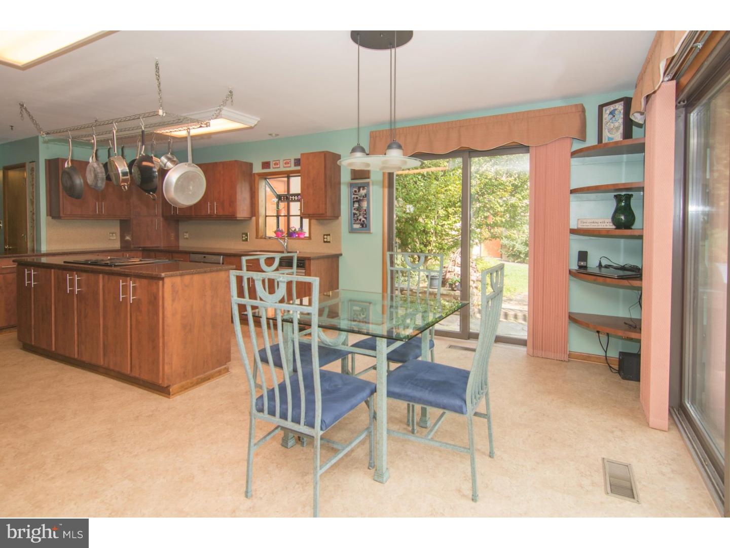 580 Summit Lane Riegelsville, PA 18077 - Photo 10 of 25 Kitchen
