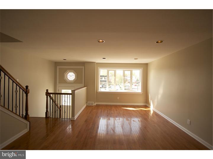 3251 Morning Glory Road Philadelphia, PA 19154 - Photo 3 of 25 Gallery Image 3