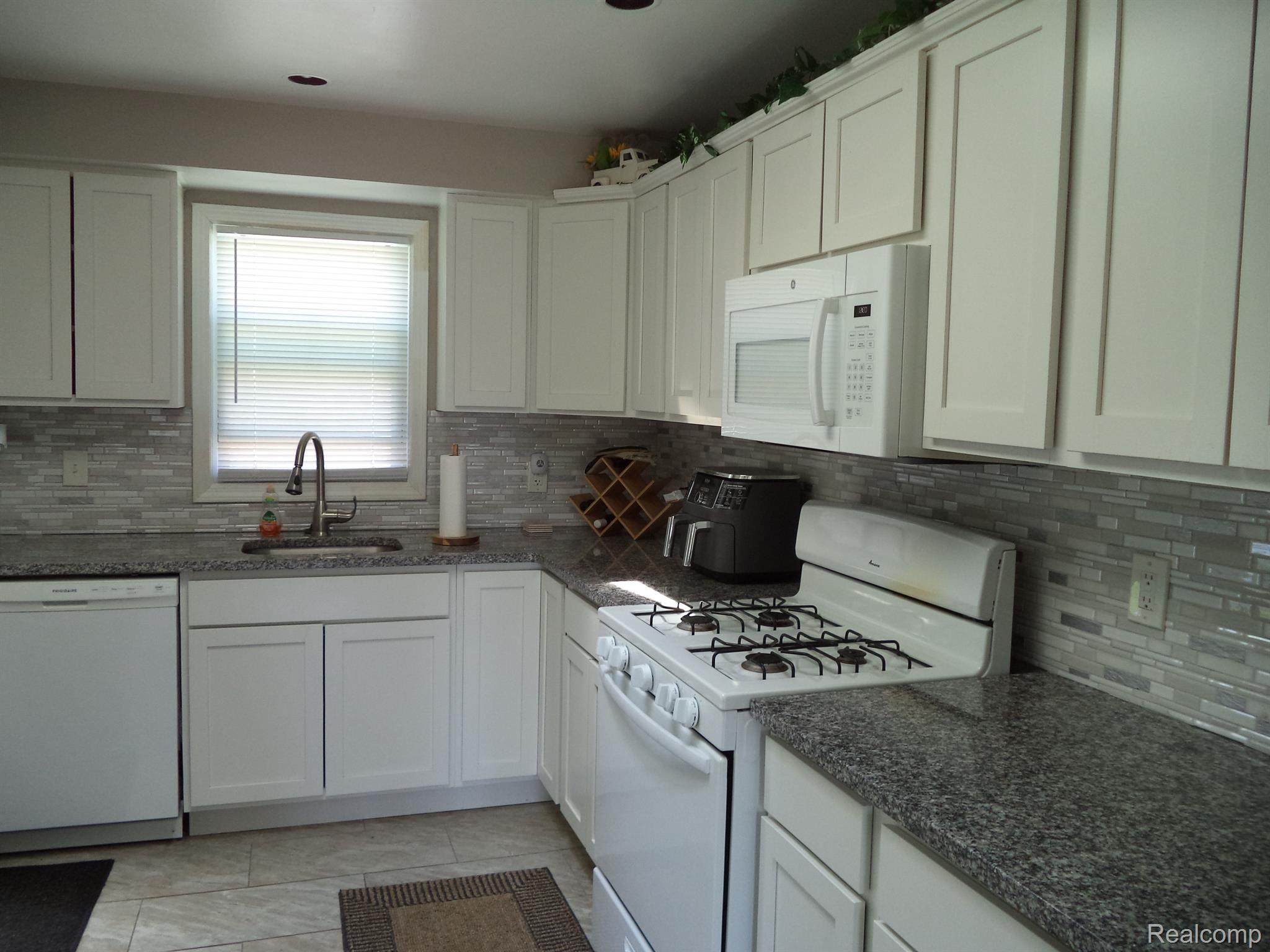 7610 Pardee Road Taylor, MI 48180 - Photo 8 of 23 Gallery Image 8
