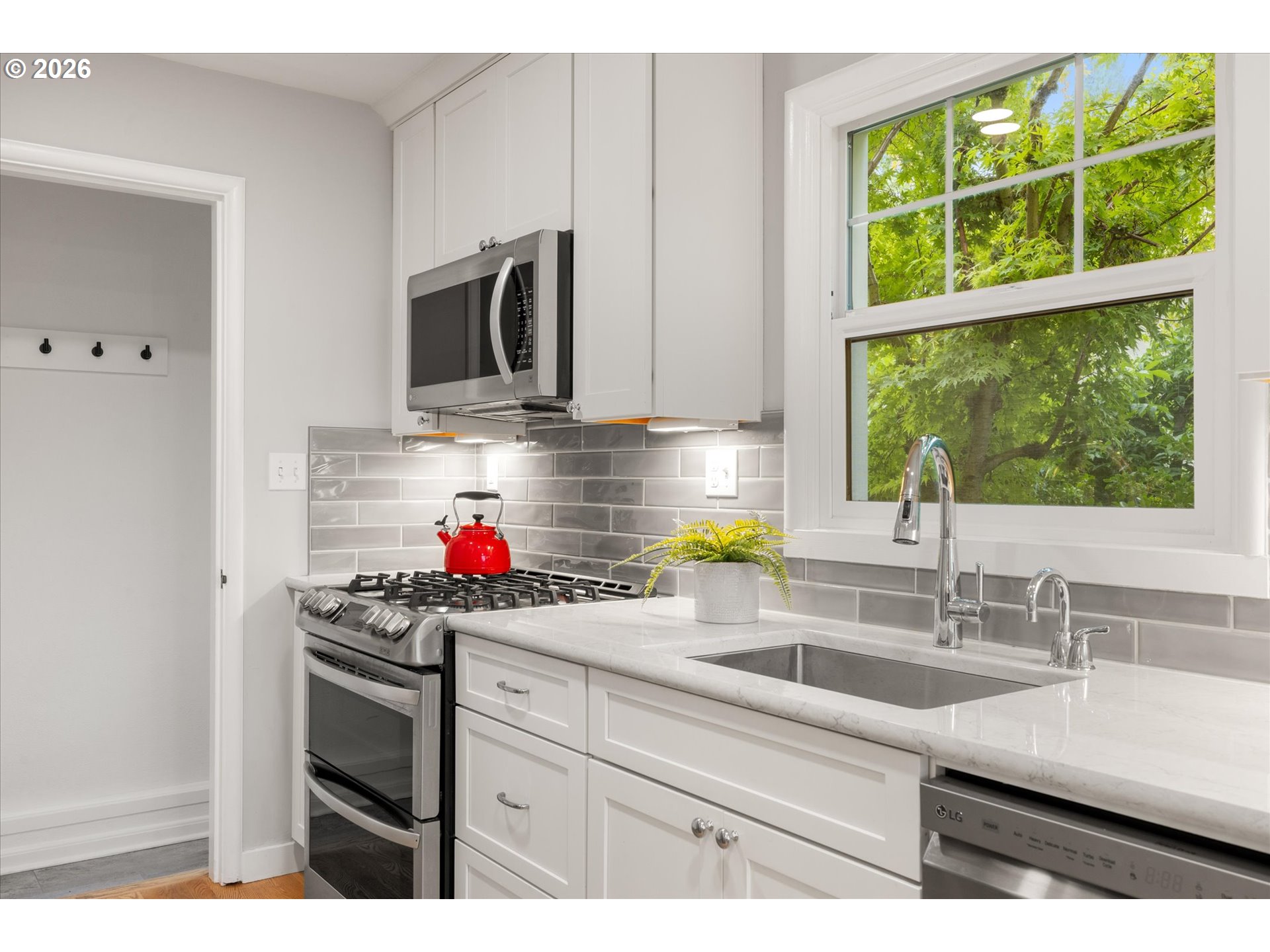 8108 Southwest 9th Avenue Portland, OR 97219 - Photo 14 of 40