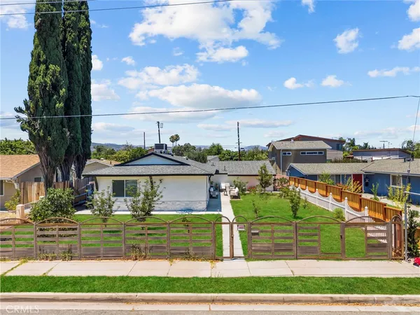 $1,150,000 | 23817 Victory Boulevard, West Hills, CA 91307
