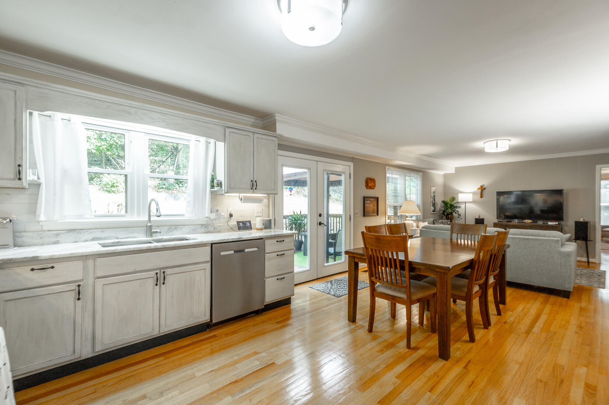 821 Ravine Road Signal Mountain, TN 37377 - Photo 16 of 50 Kitchen & Dining