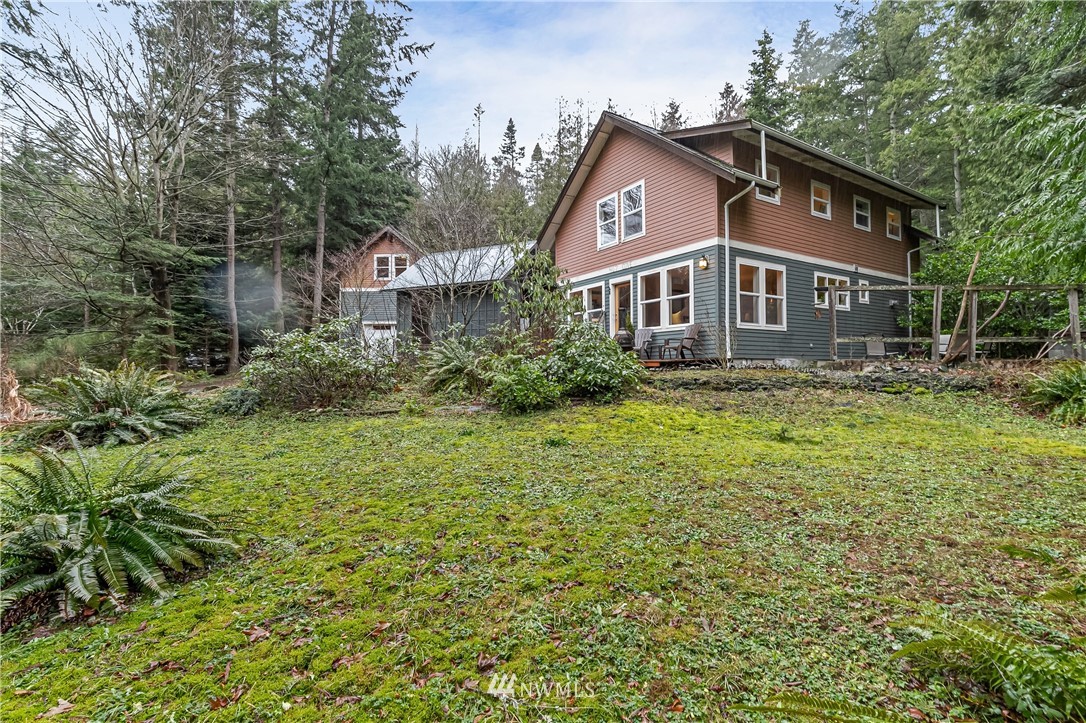 467 Cove Road Bellingham, WA 98229 - Photo 2 of 40 a front view of a house with a garden