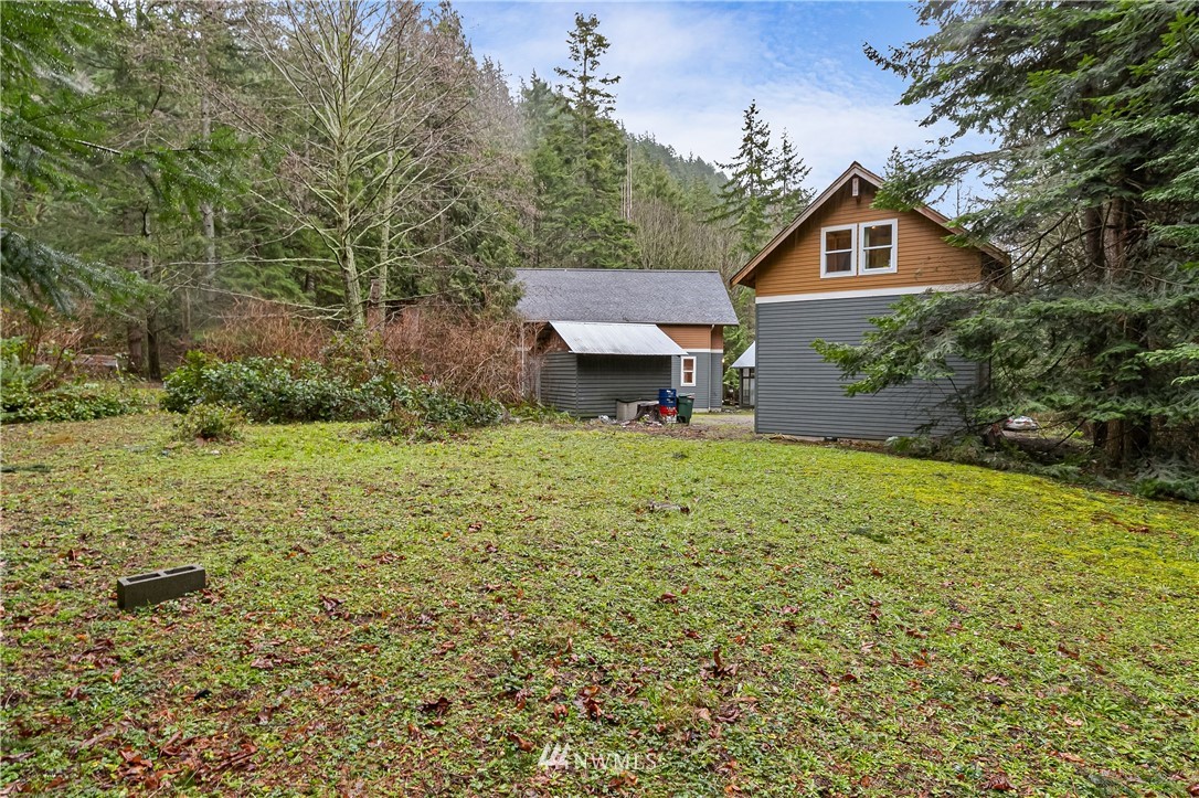 467 Cove Road Bellingham, WA 98229 - Photo 33 of 40 a front view of a house with garden