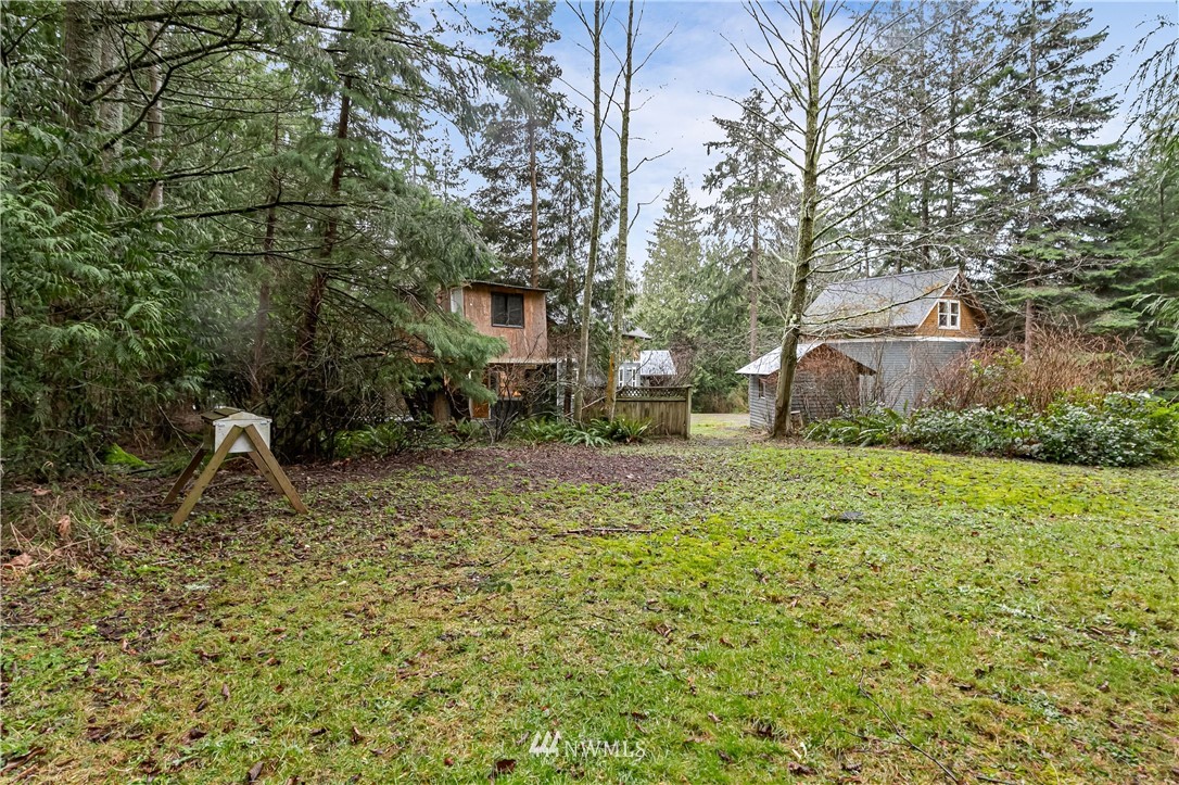 467 Cove Road Bellingham, WA 98229 - Photo 34 of 40 a backyard of a house with table and chairs