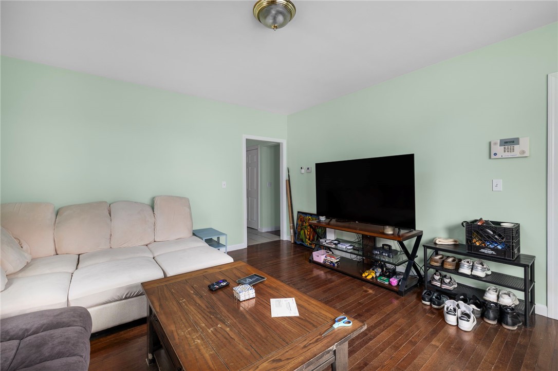 89 Knowles Street Providence, RI 02906 - Photo 13 of 48 1st Floor living room