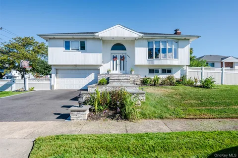 $849,000 | 341 Green Court, Oceanside, NY 11572