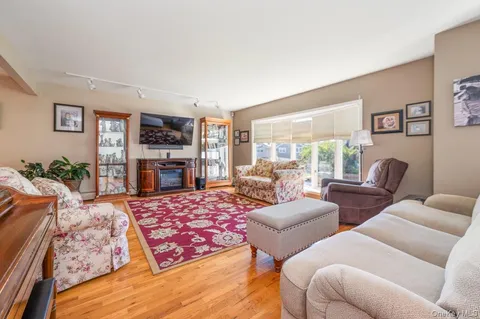 $849,000 | 341 Green Court, Oceanside, NY 11572