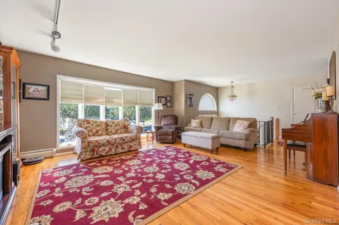 $849,000 | 341 Green Court, Oceanside, NY 11572