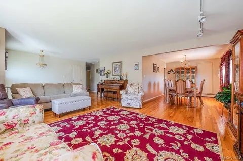 $849,000 | 341 Green Court, Oceanside, NY 11572