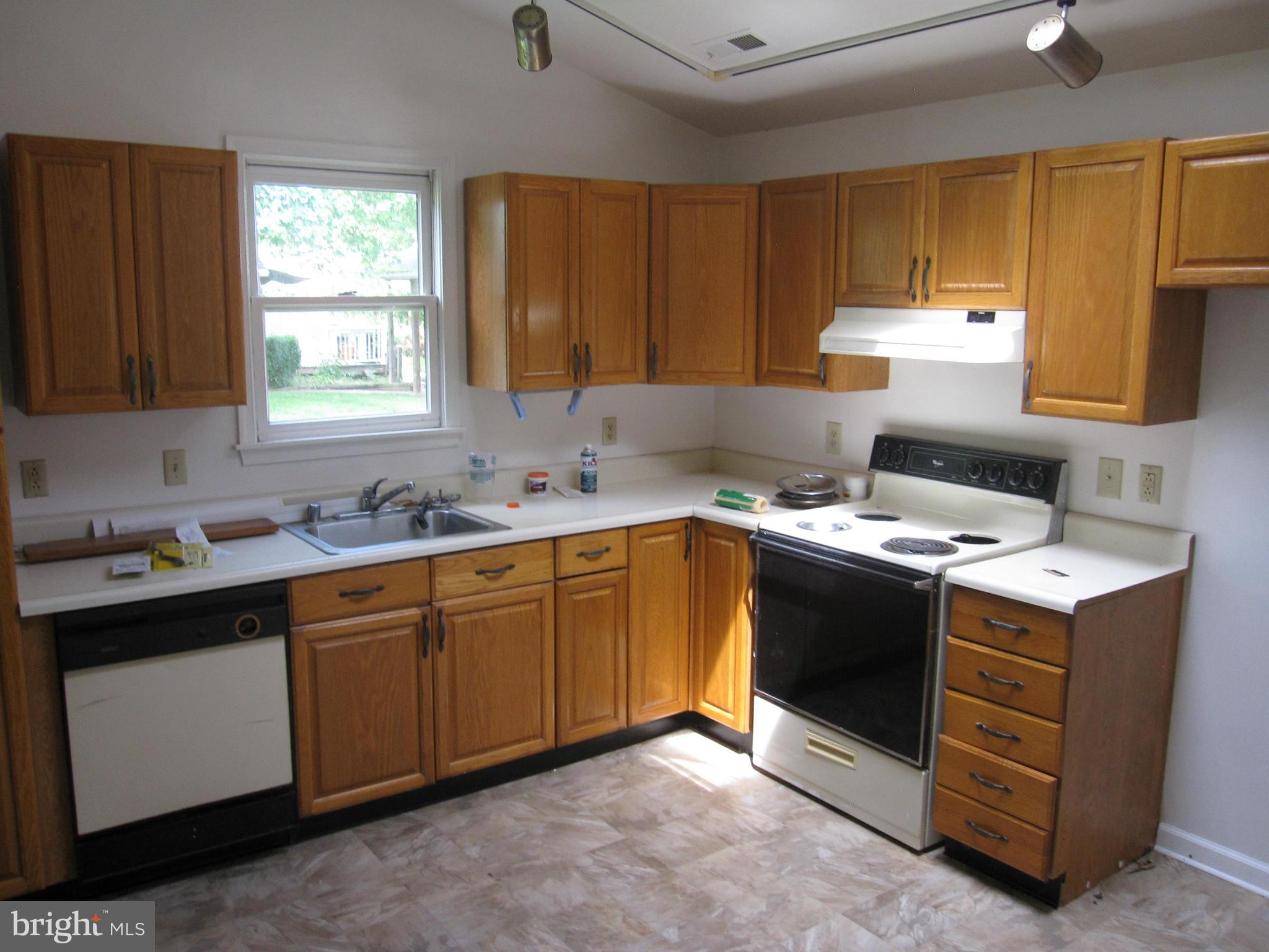 7809 Elizabeth Road Pasadena, MD 21122 - Photo 13 of 15 Kitchen