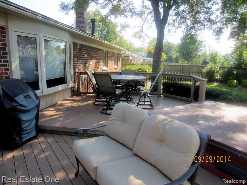 22683 Chestnut Tree Novi, MI 48375 - Photo 16 of 21 Deck 2.jpg