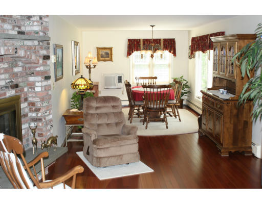 37 Uxbridge Road Sutton, MA 01590 - Photo 5 of 19