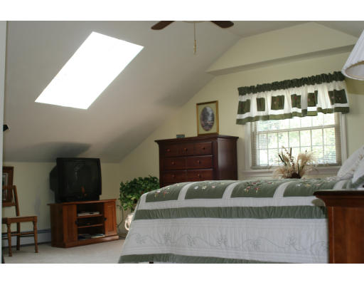37 Uxbridge Road Sutton, MA 01590 - Photo 6 of 19