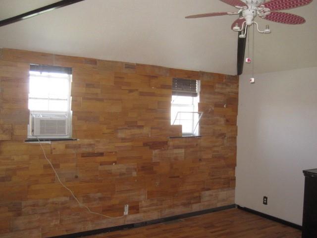 2150 Harris Street Gainesville, TX 76240 - Photo 11 of 20 a bathroom with a window