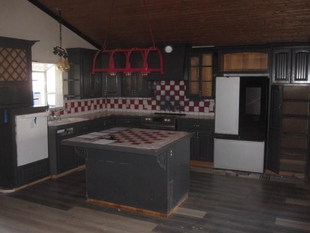 2150 Harris Street Gainesville, TX 76240 - Photo 5 of 20 a kitchen with a stove and a refrigerator