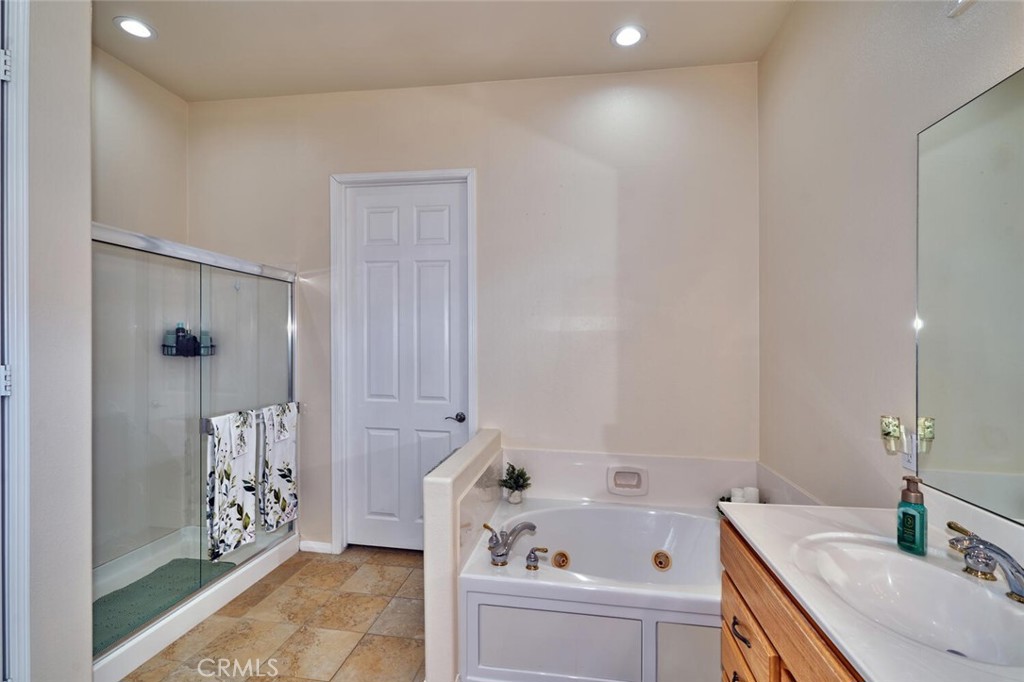860 Annandale Road Beaumont, CA 92223 - Photo 27 of 61 a bathroom with a bathtub sink and mirror