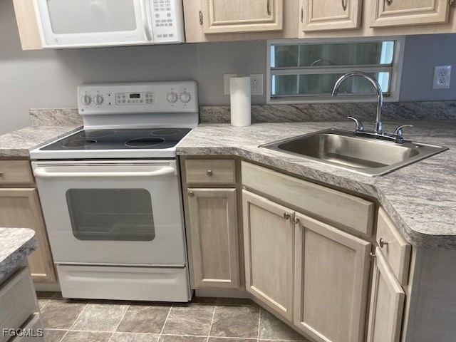 19681 Summerlin Road, Unit J197 Fort Myers, FL 33908 - Photo 3 of 22 a utility room with dryer and washer