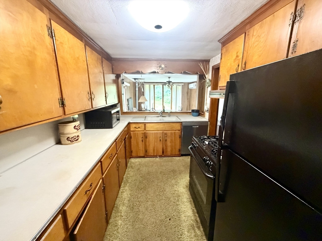 817 Somers Road East Longmeadow, MA 01028 - Photo 21 of 34