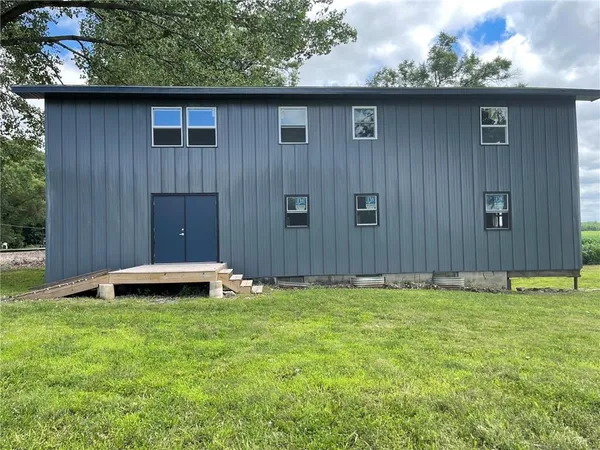 $195,000 | 7050 Northwest Railroad Avenue, Waldron, MO 64092