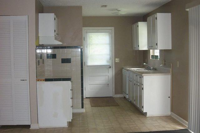 1307 Beulah Road Smoaks, SC 29481 - Photo 17 of 31 Kitchen