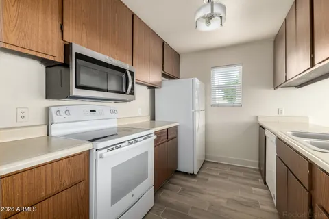 $879,000 | 17859 North 40th Street, Phoenix, AZ 85032
