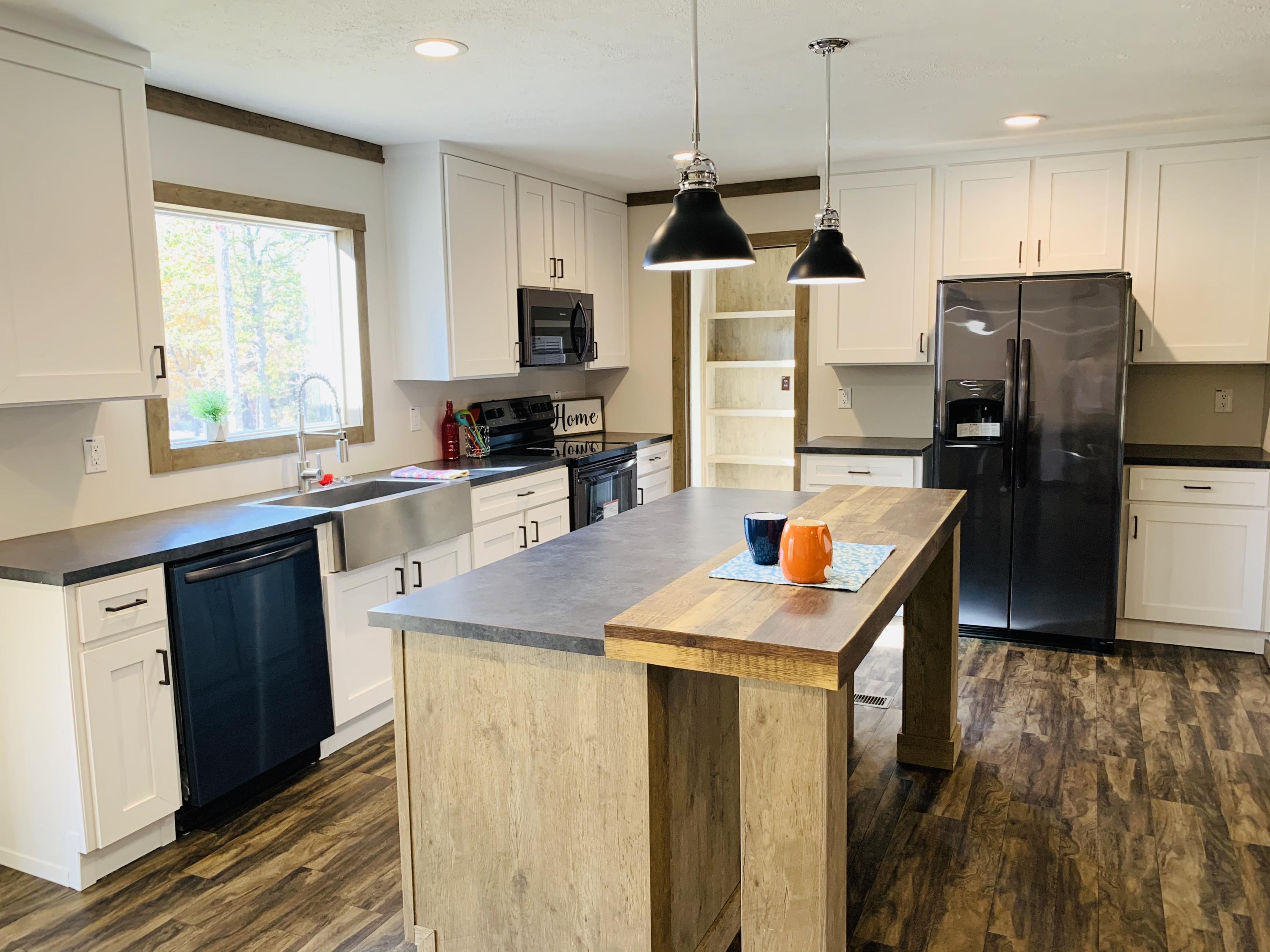 1245 Flint Hill Road Moneta, VA 24121 - Photo 10 of 39 IMG_6538