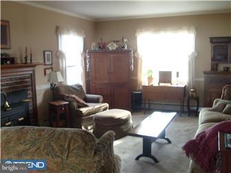 16 Trim Road Levittown, PA 19056 - Photo 3 of 12 Living Room