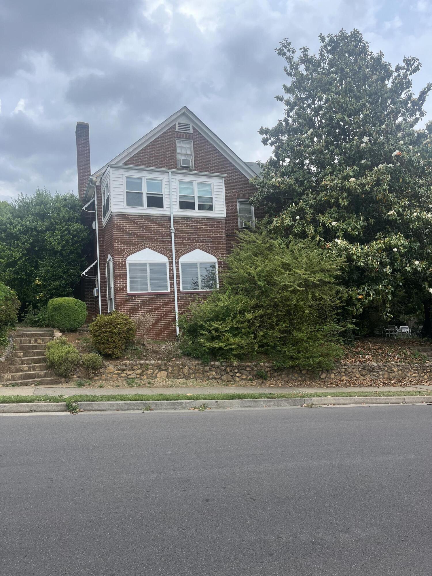 1836 Wakefield Road Southwest Roanoke, VA 24015 - Photo 2 of 26 IMG_3192