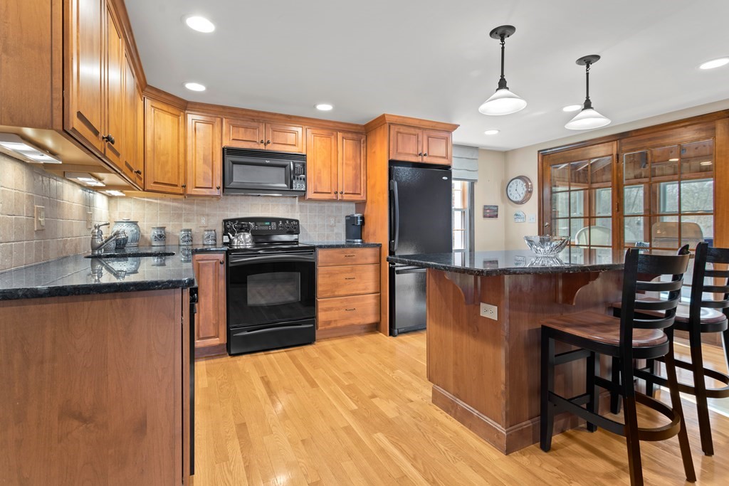 41 Old Farm Road Mansfield, MA 02048 - Photo 10 of 25 Gallery Image 10