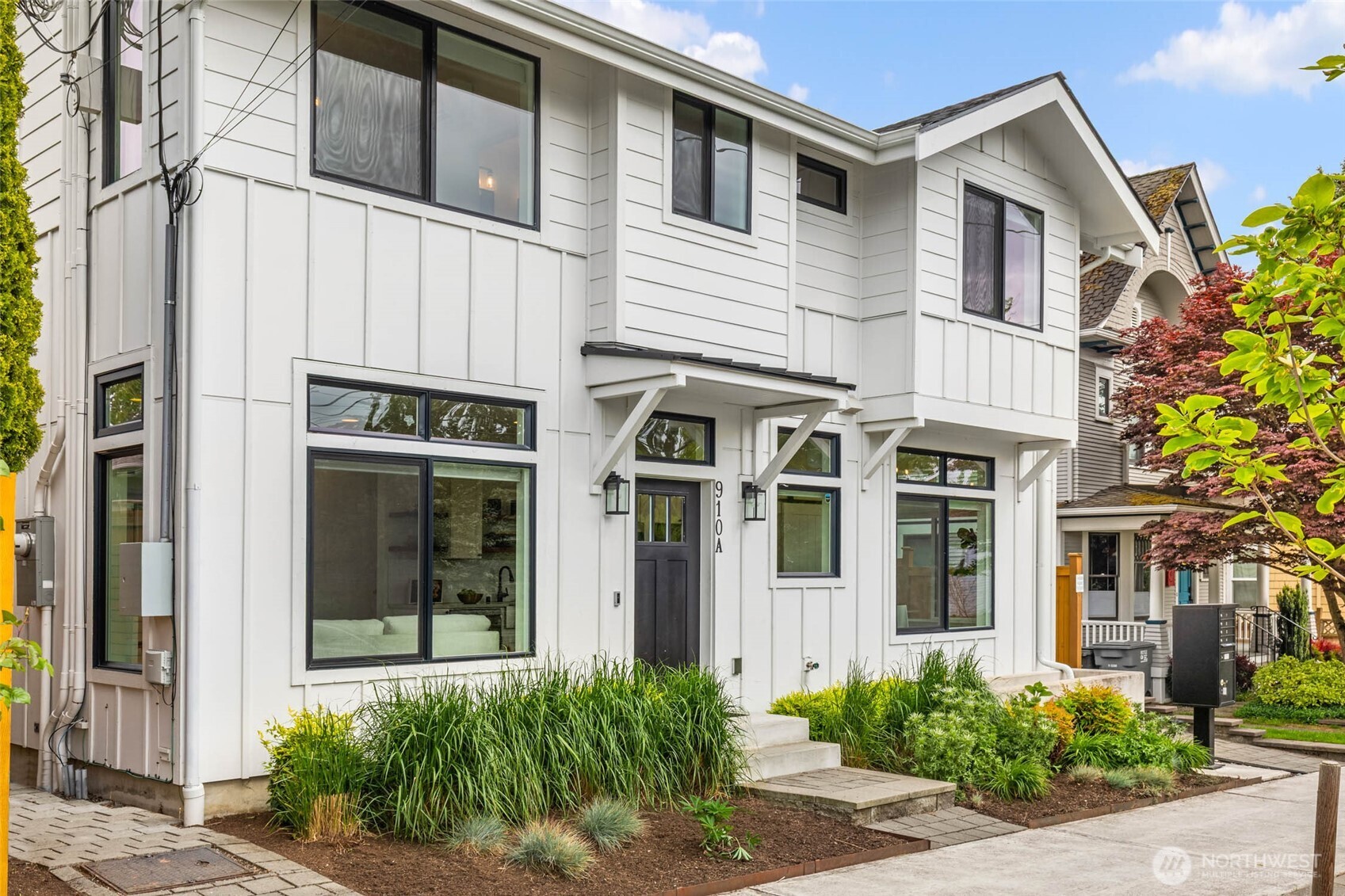 910 A 24th Avenue South Seattle, WA 98144 - Photo 2 of 27