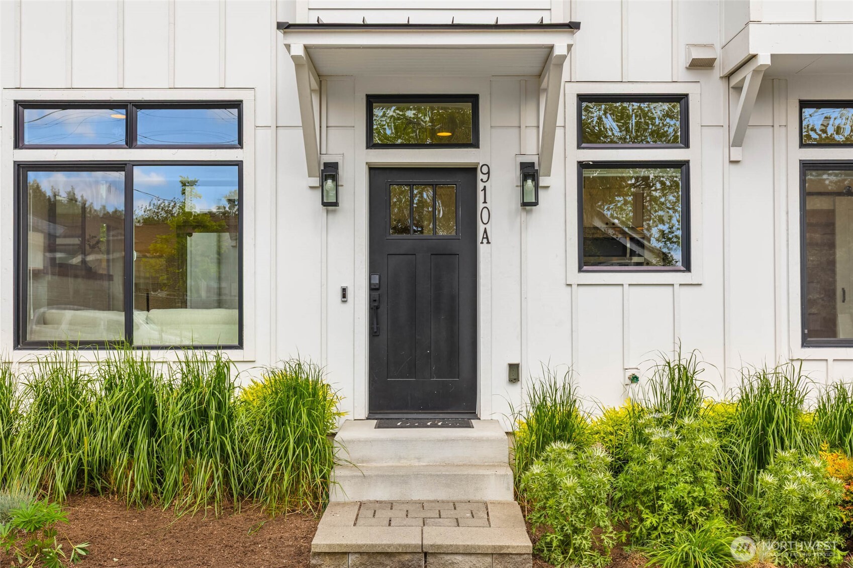 910 A 24th Avenue South Seattle, WA 98144 - Photo 3 of 27