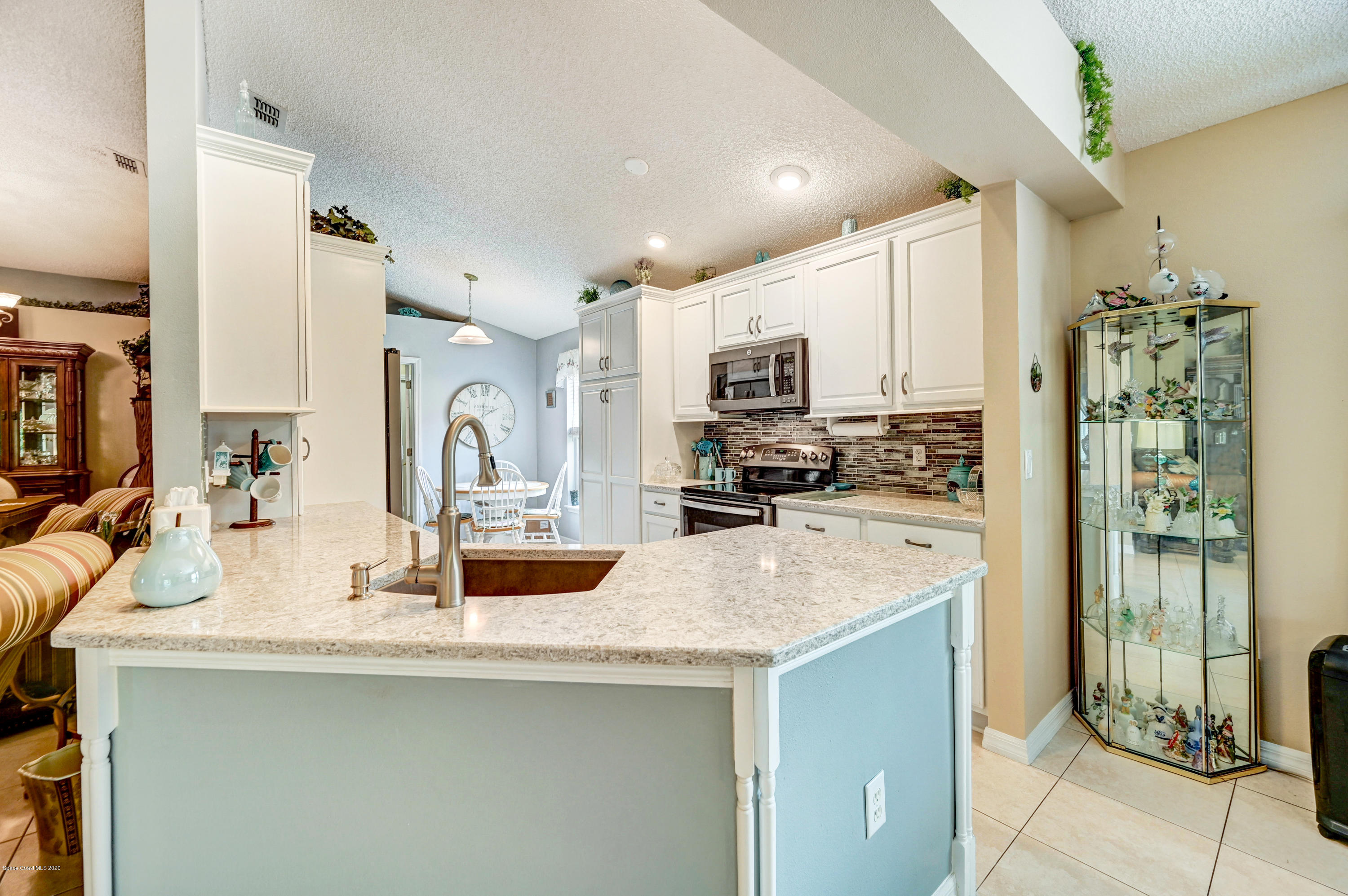 2153 Spring Creek Circle Palm Bay, FL 32905 - Photo 11 of 31 Kitchen