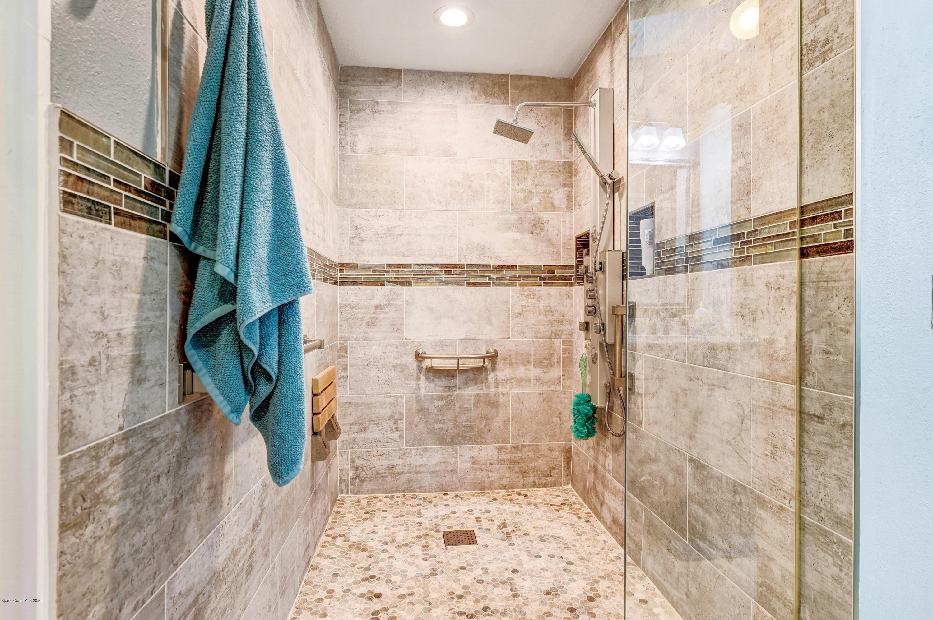 2153 Spring Creek Circle Palm Bay, FL 32905 - Photo 24 of 31 Master - shower