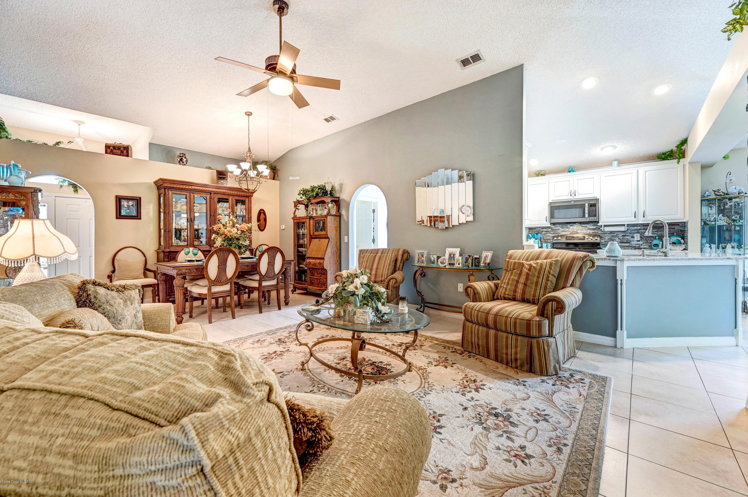 2153 Spring Creek Circle Palm Bay, FL 32905 - Photo 9 of 31 DR/LR area