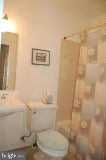 Full bath #5 for guest suite