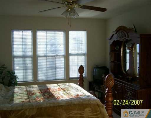 251 Hawthorne Road North Brunswick, NJ 08902 - Photo 7 of 8