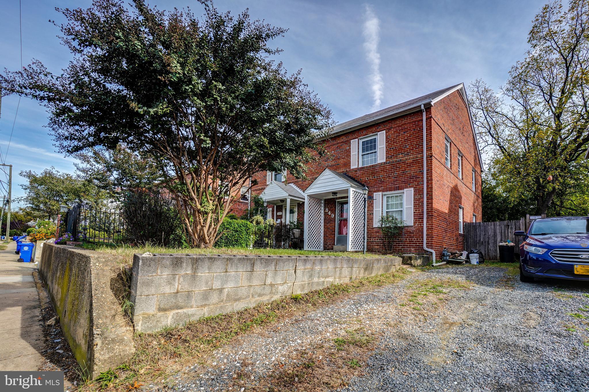 849 South Glebe Road Arlington, VA 22204 - Photo 2 of 45 Above street level and set back from Glebe Rd.