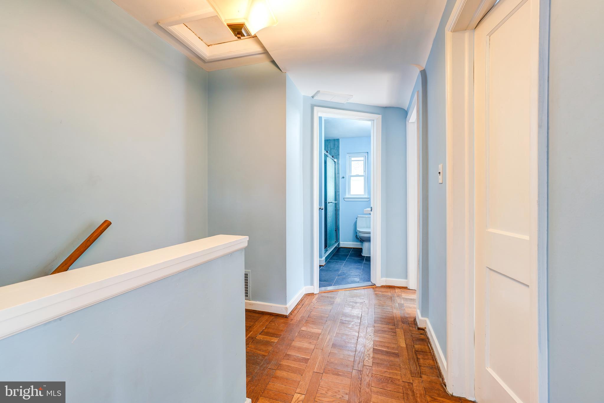 849 South Glebe Road Arlington, VA 22204 - Photo 15 of 45 Upstairs hallway