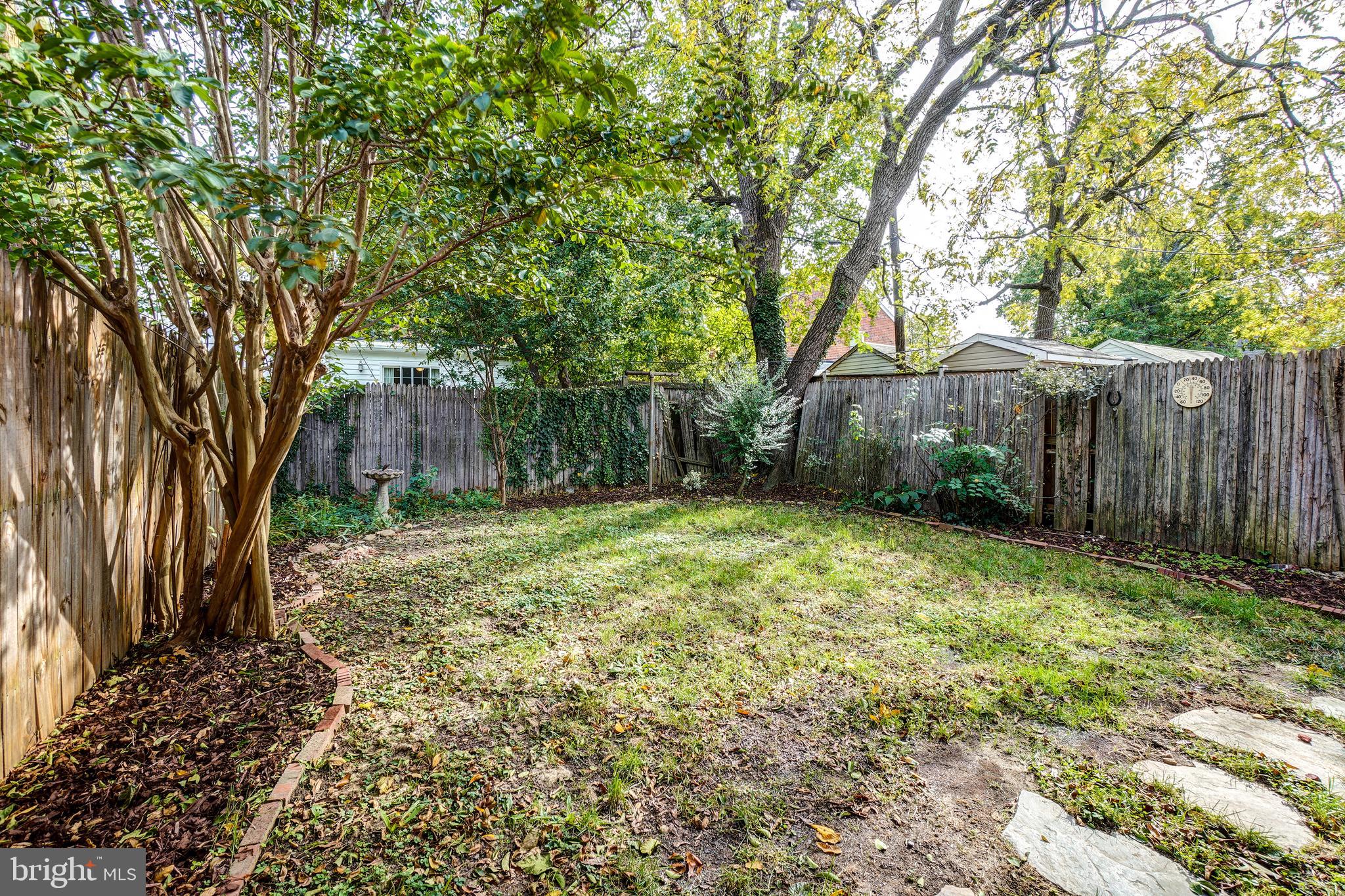 849 South Glebe Road Arlington, VA 22204 - Photo 32 of 45 Fenced back yard