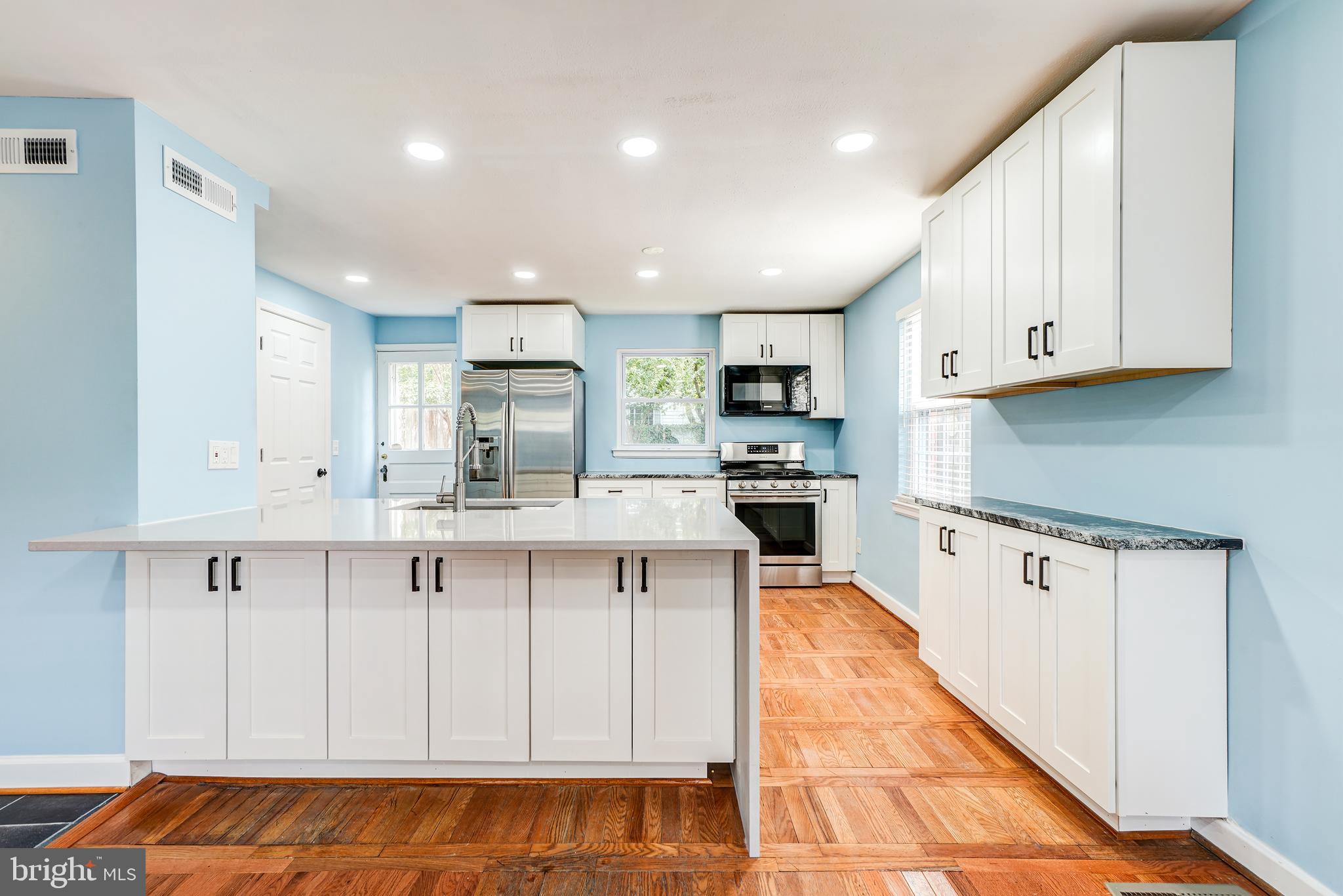 849 South Glebe Road Arlington, VA 22204 - Photo 10 of 45 Kitchen with island/peninsula and storage space