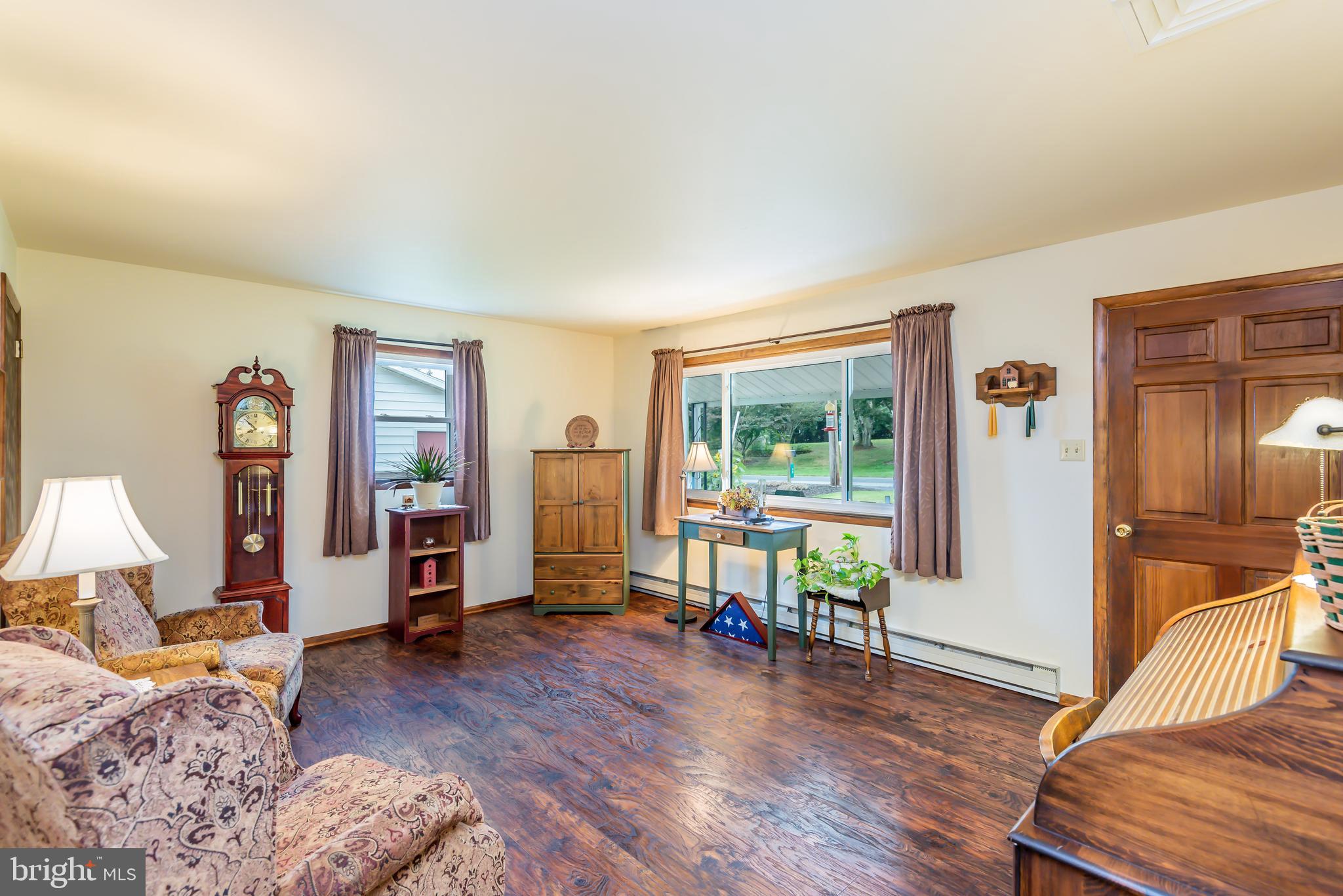 40 Texas Eastern Road Shermans Dale, PA 17090 - Photo 21 of 37 living room