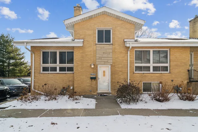 $349,999 | 1533 North Arlington Heights Road, Unit D, Arlington Heights, IL 60004