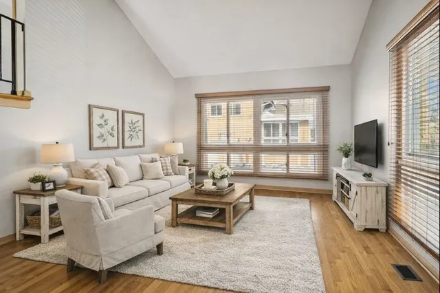 $349,999 | 1533 North Arlington Heights Road, Unit D, Arlington Heights, IL 60004