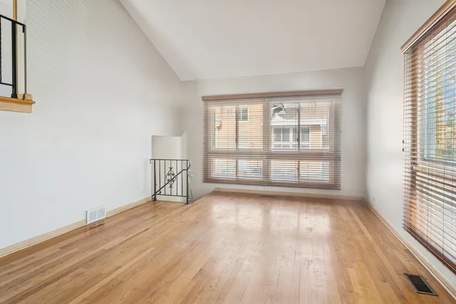 $349,999 | 1533 North Arlington Heights Road, Unit D, Arlington Heights, IL 60004