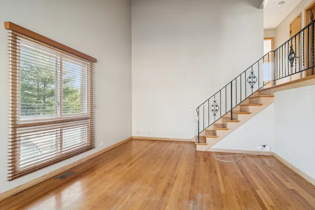 $349,999 | 1533 North Arlington Heights Road, Unit D, Arlington Heights, IL 60004