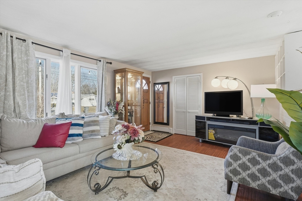 14 Ridgefield Drive Framingham, MA 01701 - Photo 11 of 40 Gallery Image 11